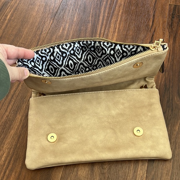 NWOT URBAN Expressions Beige Clutch - Picture 7 of 15